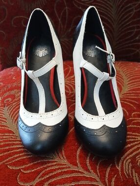T.U.K Black and White Retro T-Strap Heels Mary Jane 7